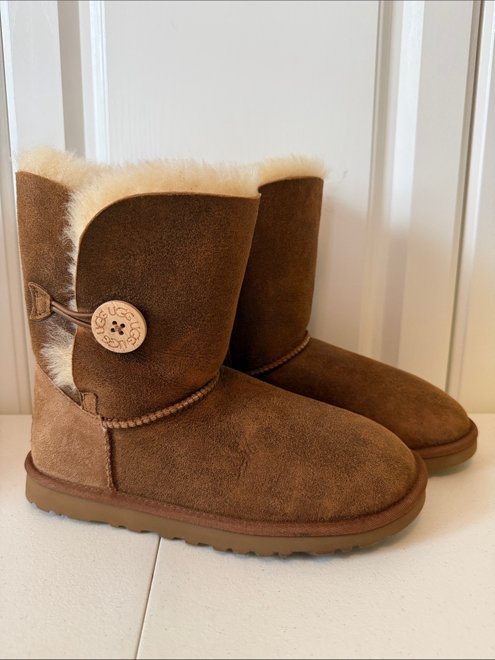 MINT - UGG Bailey Button II Chestnut Brown Boot (sz 6)